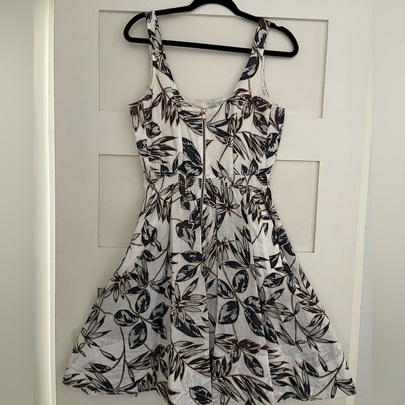 J. Crew Dresses & Skirts - J Crew 100% Linen Floral Dress Sz 6 Flare, gold foil leaf